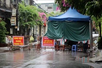 Khu vực phong tỏa tại đường Lê Vãn, thành phố Thanh Hóa, tỉnh Thanh Hóa. Ảnh: Nguyễn Nam/TTXVN