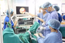 Mổ tại giường cứu bệnh nhân sỏi niệu quản suy đa tạng