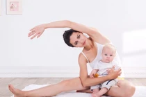 Không kiêng cữ hoặc vận động quá mức sau sinh