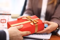 Bộ ngành, địa phương báo cáo việc tặng, nhận quà trái quy định trong dịp Tết Nguyên Đán