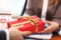 Bộ ngành, địa phương báo cáo việc tặng, nhận quà trái quy định trong dịp Tết Nguyên Đán