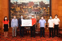 Toyota Việt Nam hỗ trợ trang thiết bị y tế phòng chống Covid cho Vĩnh Phúc