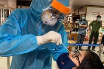 Chỉ đau họng, người phụ nữ ở Hà Nội bất ngờ dương tính, Thủ đô thêm 23 ca COVID-19