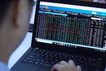 Vì sao chứng khoán đột ngột rớt mạnh?