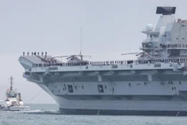 Căng thẳng gia tăng, Anh điều tàu sân bay đến Biển Đông hoạt động chung với Mỹ