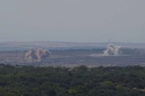 Video quân đội Syria pháo kích khủng bố Al-Qaeda ở Idlib