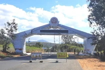 Kom Tum xây 5 cổng chào có thể gây mất an toàn giao thông