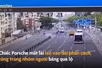 Porsche mất lái đâm trúng nhóm người qua đường