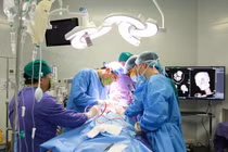 Tận tâm, tận lực cắt bỏ thành công u mắt ác tính cho cựu thanh niên xung phong