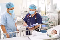 Trẻ tim bẩm sinh nguy kịch vì tự điều trị ho sốt tại nhà