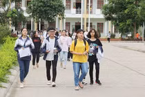 Chấm thi chéo nhưng vẫn là người của địa phương nên phải lường các tình huống