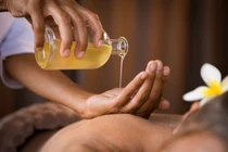 Từ ngày 20/5, cấm lao động Việt Nam ra nước ngoài hành nghề massage