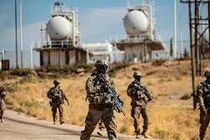 Video: Công ty Mỹ khai thác dầu bất hợp pháp ở đông bắc Syria và vận chuyển sang Iraq