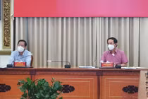 Lãnh đạo TPHCM lắng nghe ý kiến từ các chuyên gia.
