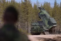 Can dự ngày càng sâu, Mỹ có thể đưa pháo phản lực – tên lửa M270 (MLRS) và M142 (HIMARS) tới Ukraine