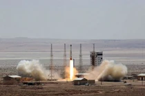 Iran tuyên bố phóng thành công tên lửa vận tải vũ trụ 