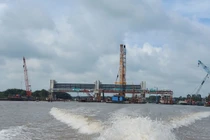 TPHCM: Lắp đặt cửa van thứ 2 cống ngăn triều Cây Khô