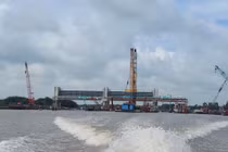 TPHCM: Lắp đặt cửa van thứ 2 cống ngăn triều Cây Khô