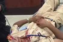 Hà Nội: Đại úy CSGT bị người vi phạm dùng gạch đá tấn công nhập viện cấp cứu