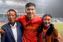 Văn Hậu phẫu thuật thành công ở Hàn Quốc