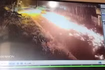 Tài xế kéo lê xe công an