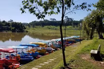 Hoạt động kinh doanh dịch vụ du lịch bằng xuồng máy trên mặt hồ Xuân Hương chưa được UBND tỉnh Lâm Đồng cấp phép.