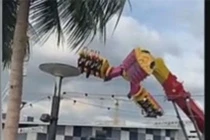 Video: Đu quay hỏng giữa chừng, du khách kêu la trong hoảng loạn