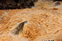 Trung Quốc cho nổ tung đập để xả lũ ở An Huy