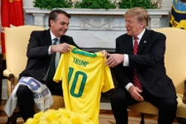 Tổng thống Brazil bất ngờ tuyên bố 'nhận được tin báo về gian lận bầu cử Mỹ'