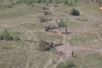 Pháo binh xe kéo Nga diễn tập bắn đạn thật chống khủng bố