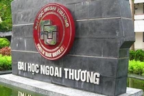 Nữ sinh tố giảng viên đại học Ngoại thương sàm sỡ lừa tiền