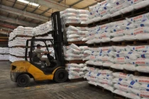 Không thiếu hàng, không đầu cơ, tại sao giá phân bón vẫn "trên trời"?