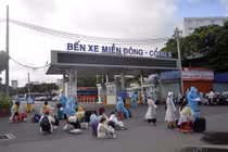 Hình ảnh hàng nghìn người dân được hỗ trợ rời TP.HCM về quê