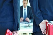 Ban Bí thư chỉ thị, cấm biếu, tặng quà Tết cho lãnh đạo