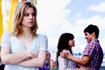 Chồng giấu vợ cho người cũ vay tiền