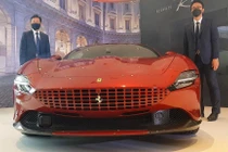 Cặp siêu xe Ferrari Roma và Ferrari SF90 Stradale chính hãng ra mắt Việt Nam