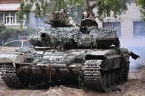 Xe tăng dân quân Donbass. Ảnh minh họa RT