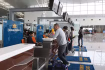 Vietnam Airlines mở quầy check-in riêng cho trẻ nhỏ và người già