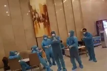 Phút thư giãn hiếm hoi trong lúc chống dịch của các chiến sĩ ở Đà Nẵng