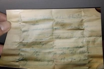 Mảnh giấy trong chai thủy tinh có đầy đủ thông tin của liệt sĩ