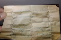 Mảnh giấy trong chai thủy tinh có đầy đủ thông tin của liệt sĩ