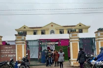 Đám cưới con cán bộ trong sân UBND xã: Đình chỉ công tác Chủ tịch xã