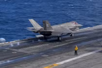Video chi tiết vụ chiếc F-35C gặp tai nạn trên tàu sân bay Carl Vinson