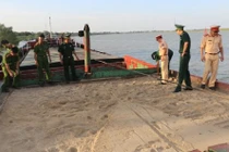 Số cát không rõ nguồn gốc được lực lượng chức năng thu giữ. Ảnh: Công an cung cấp.