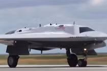 Nga công bố video sự phát triển của UAV S-70 Okhotnik