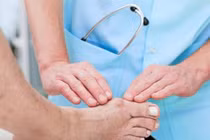 Những dấu hiệu nhận biết bệnh gút ở khớp ngón chân cái