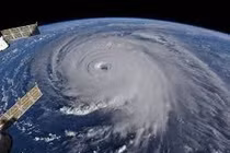 Ảnh vệ tinh chụp bão 10 phút/lần