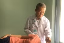 Điều trị đau bằng liệu pháp quang châm