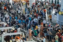 Sân bay Nội Bài quá tải công suất do sản lượng khách tăng mạnh