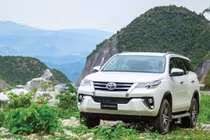 Toyota Fortuner ưu đãi tới 125 triệu đồng trước khi ra bản mới 